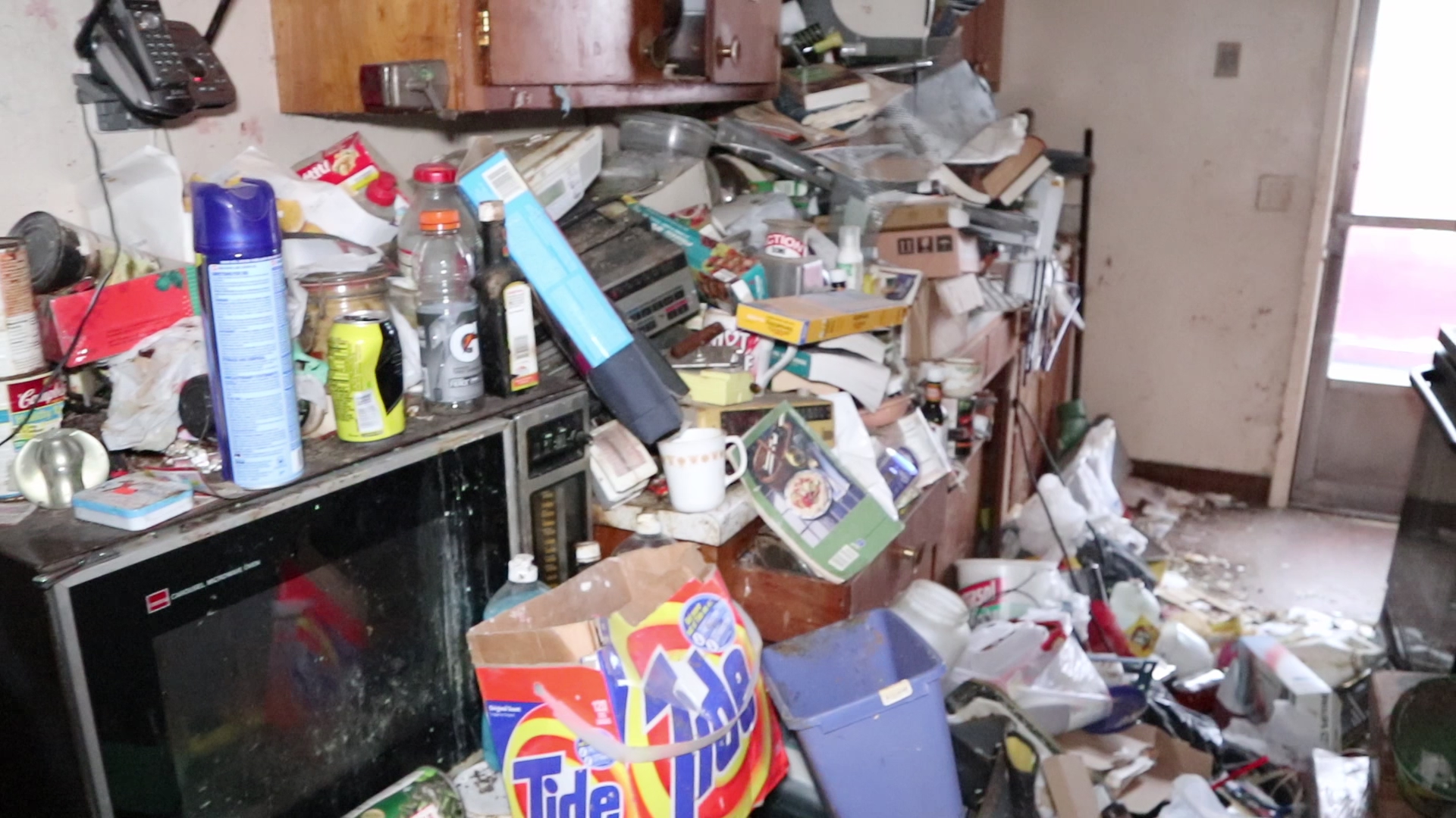 Room in dire need of hoarding cleanup